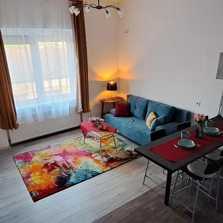 Napraforgo Apartman Apartment Szeged Exterior photo